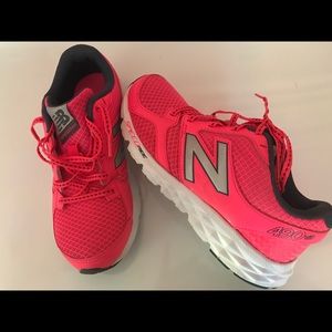 Like New Woman’s New balance 490v3 sneakers
